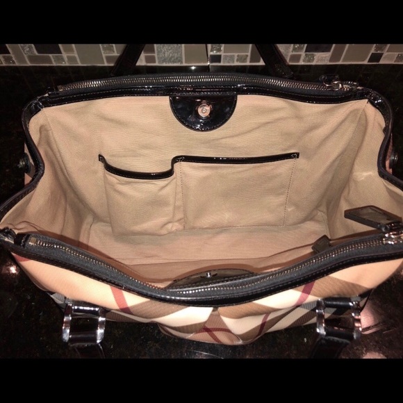 ✨Burberry Patent Trim Supernova Check Medium Tote - Picture 4 of 9